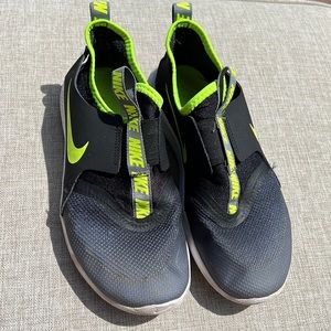 Nike Boys Flexrunner size 3y